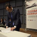 Paulo Câmara sanciona lei para implantação de Programa de Integridade